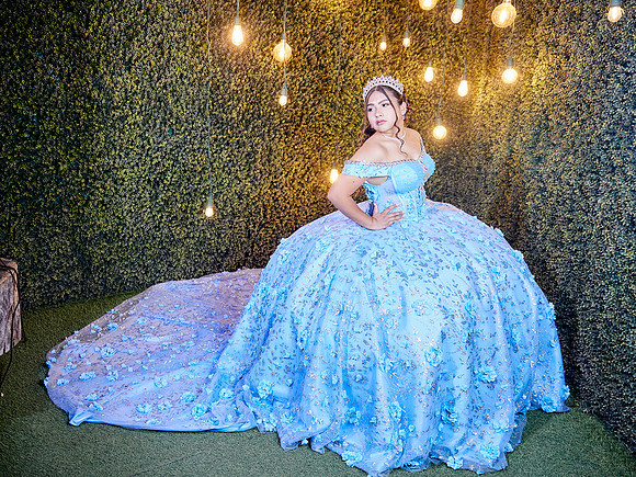 #8127 LAURA MUÑIZ XV (FORMAL BENJI)AADR0032