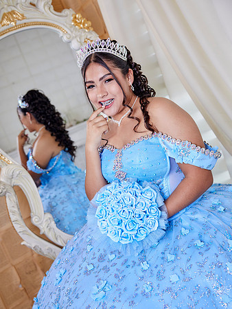 #8127 LAURA MUÑIZ XV (FORMAL BENJI)AADR0141