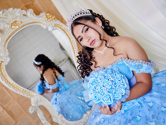 #8127 LAURA MUÑIZ XV (FORMAL BENJI)AADR0133