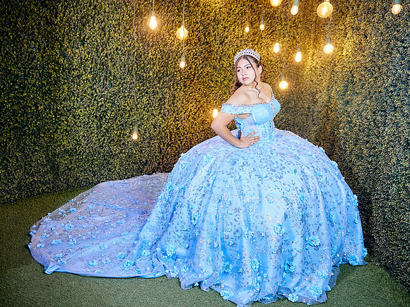 #8127 LAURA MUÑIZ XV (FORMAL BENJI)AADR0032