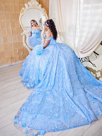 #8127 LAURA MUÑIZ XV (FORMAL BENJI)AADR0121