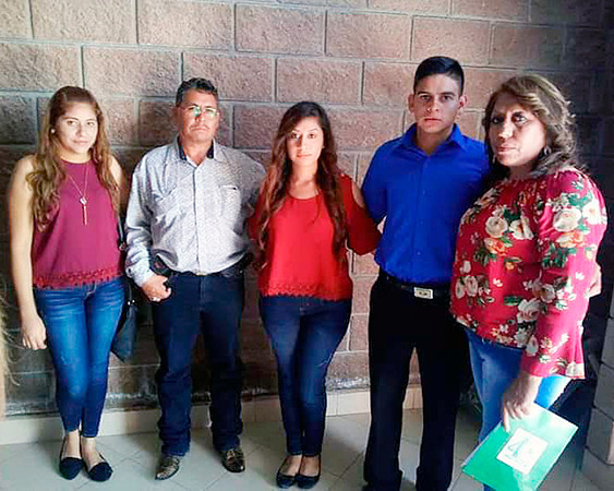 8X10 MANUEL LIMON #8072 WhatsApp Image 2025-08-09 at 5.41.38 PM