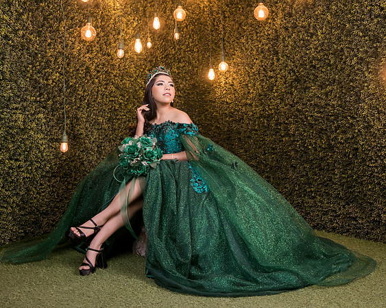 8X10 #1070 ADRIANA MENDEZ AADR1075