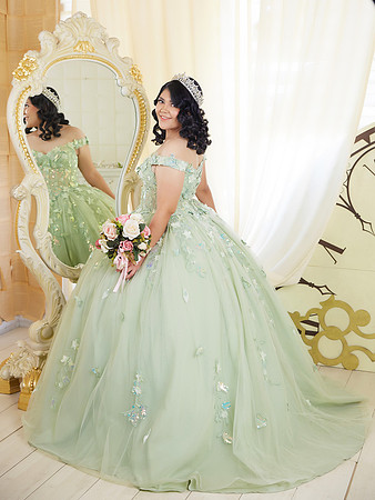 8X10 #7225 IMELDA MARIA MARTINEZ ESQL5679
